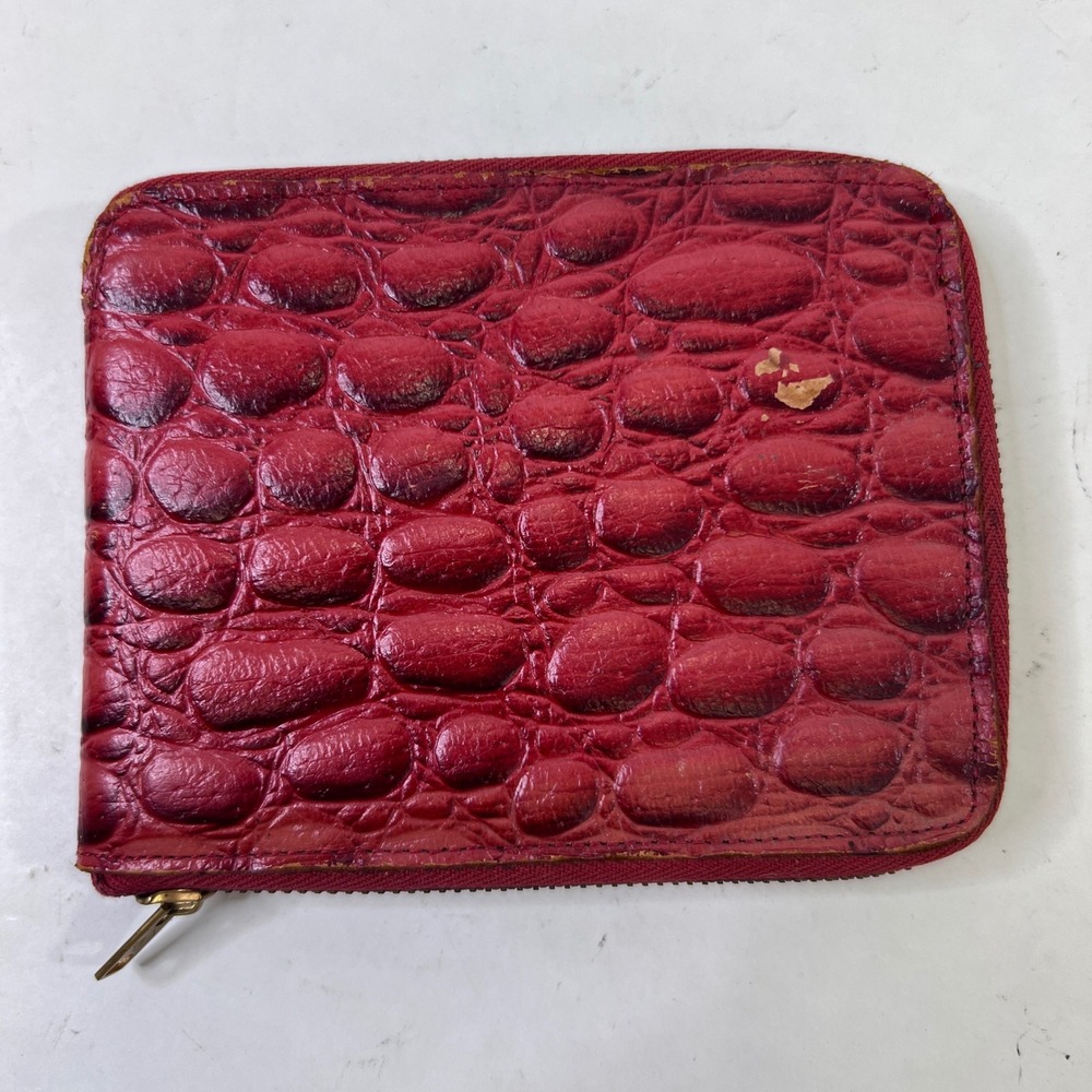 Vintage Amity Red Pigskin Alligator Embossed Zip Wallet Civil Defense Card